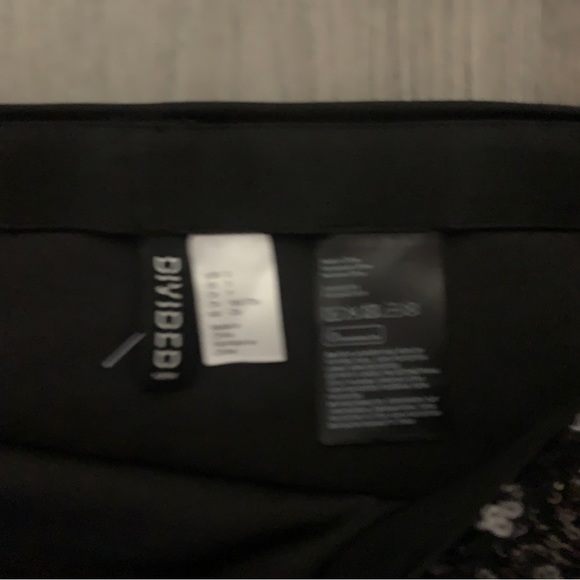Divided by H&M Mini Skirt Size Small Black Sequins - Picture 3 of 4
